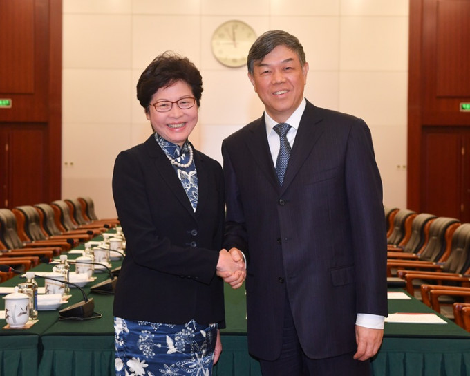 行政長官林鄭月娥(左)與中國鐵路總公司總經理陸東福(右)會面。政府新聞處圖片