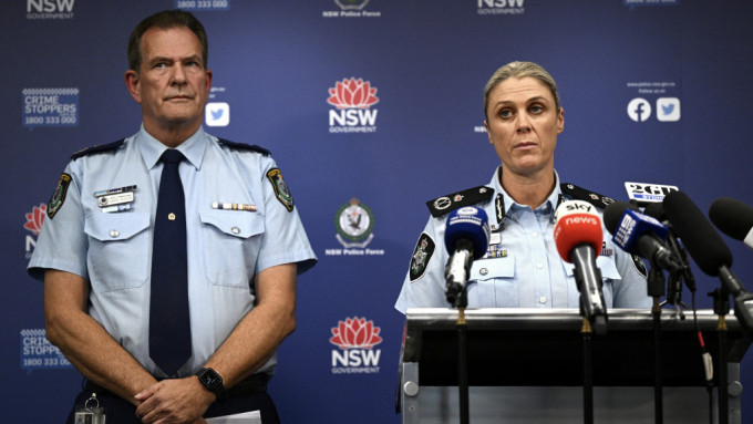 澳洲联邦警署说明反恐小组的拘捕行动。  路透社