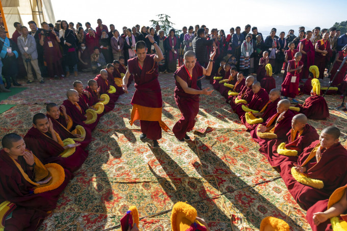 法案強調，達賴喇嘛轉世或繼任決定權完全屬於藏人佛教界。AP