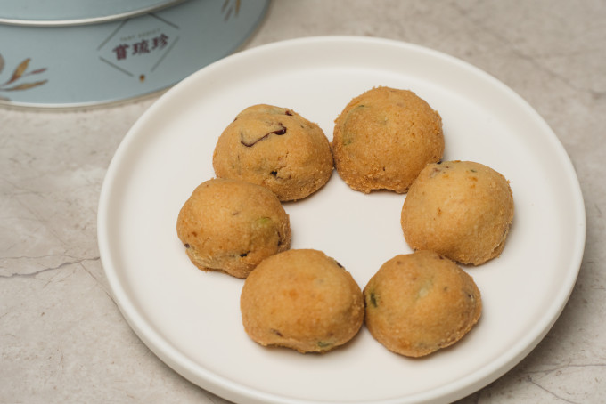 台灣手工製作的綜合堅果酥球曲奇是馬田極力推介的必食之選。