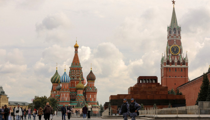 外媒指，俄羅斯政府為防止機密洩漏，扣押公務員和國企員工的護照。