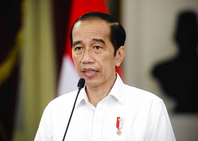 佐科维多多表示印尼政府会支援罹难潜艇官兵家属住屋及子女教育。AP资料图片