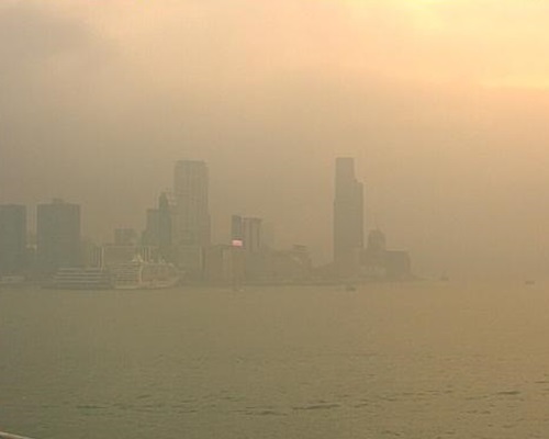 本港今日天气温暖潮湿。天文台图片
