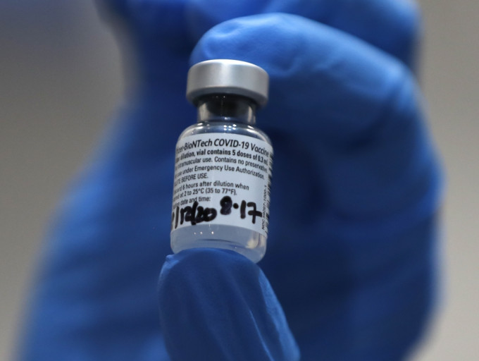 美国食药局将开会讨论是否批准紧急使用辉瑞与德国BioNTech共同研发的疫苗。ap图