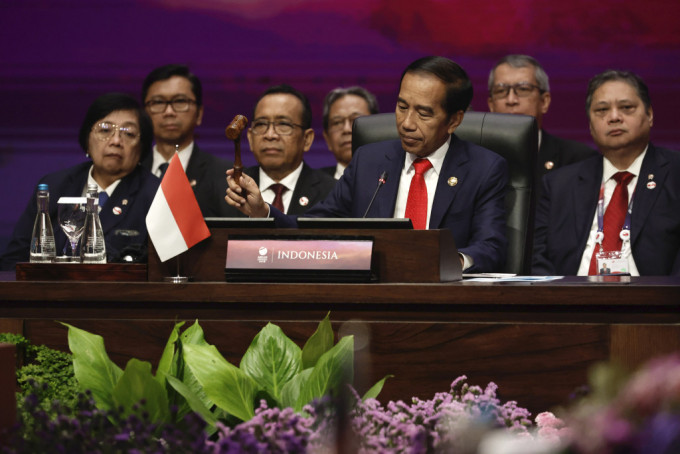 东盟峰会在印尼雅加达开幕，印尼总统强调东盟成员团结平等重要性。AP