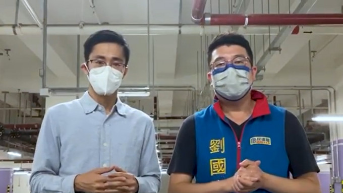 民建联新界北立法会议员刘国勋（右）、社区干事胡景鹏（左）。FB影片截图