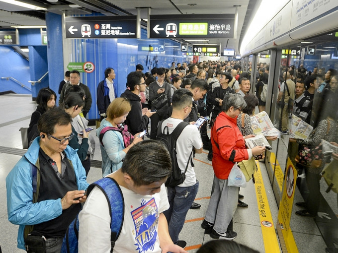 港鐵所有重鐵車站今天會投入服務。資料圖片