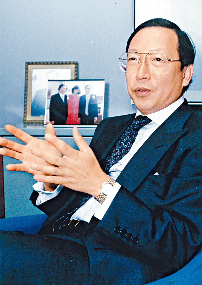 梁仲豪为新世界发展前执行董事。