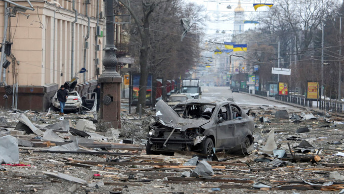 烏克蘭第二大城哈爾科夫被襲多天後，今傳大批俄空降部隊降落。路透社圖片