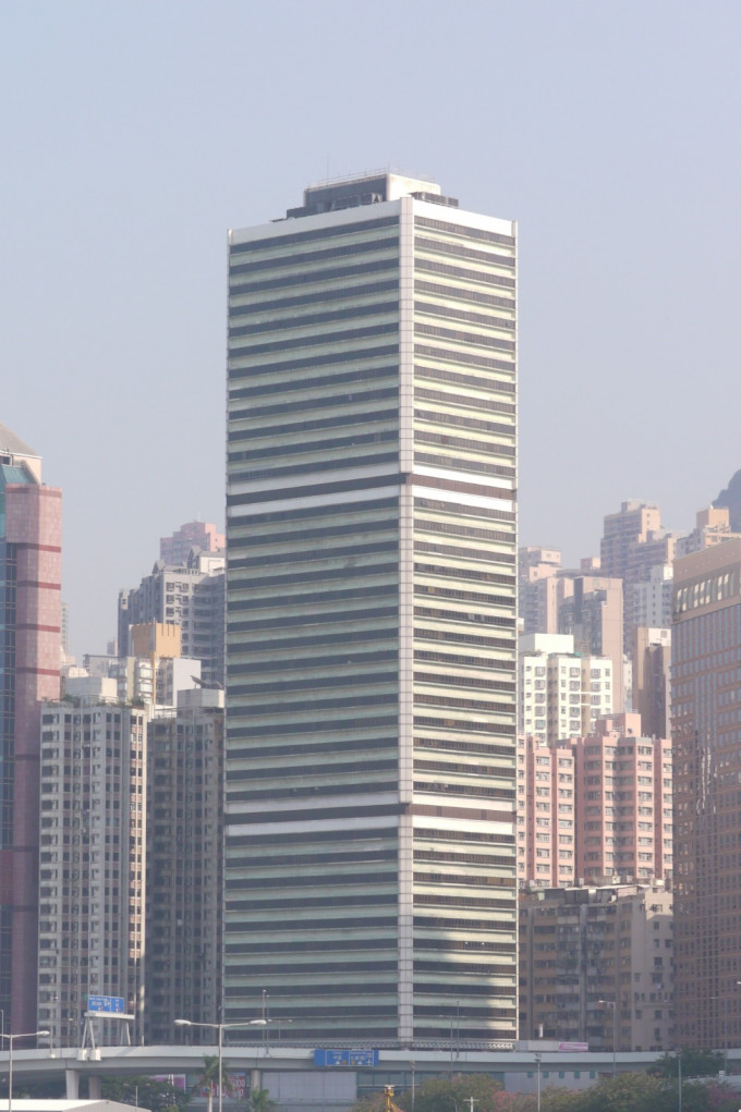 香港商業中心中層單位以意向價1033萬放售。