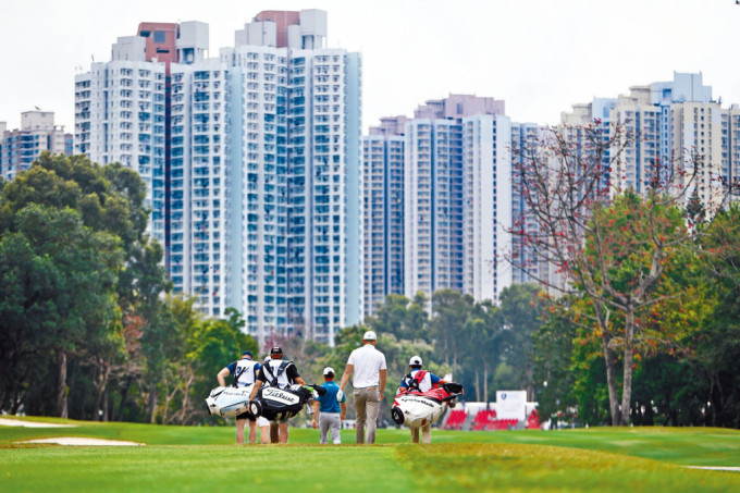 就政府收回「舊場」32公頃土地擬建公屋，香港哥爾夫球會上周五入稟高等法院申請司法覆核。