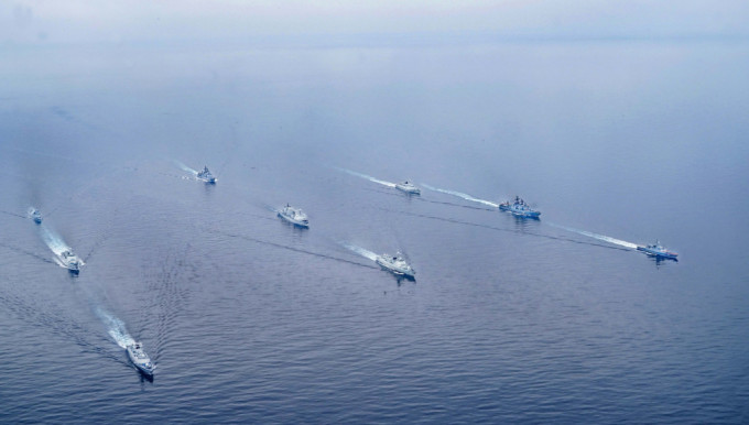 在日本海航行的中俄聯合艦隊。