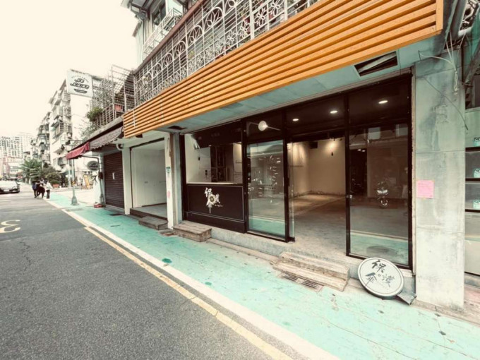 台北「保護傘」餐廳拆招牌。「保護傘」fb圖片