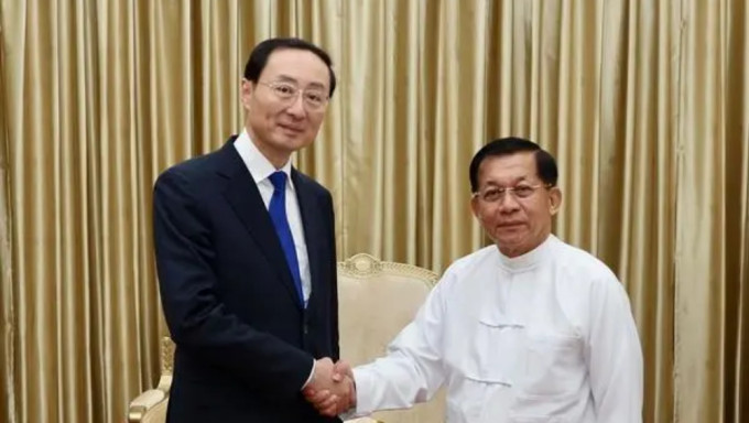 外交部副部長孫衛東（左）訪問緬甸。