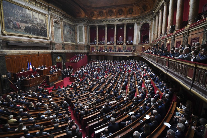 历史上法国总统罕有会在凡尔赛宫发表演説。AP图片