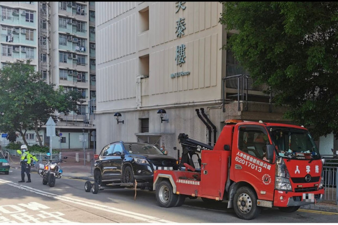 警方在屯门打击违例泊车。警方图片