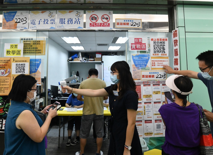 在民主派初选中，部分区议员办事处被用作票站。资料图片