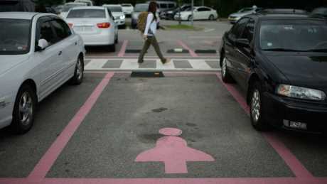 首爾是2009年起推行女性專用停車格。網上圖片