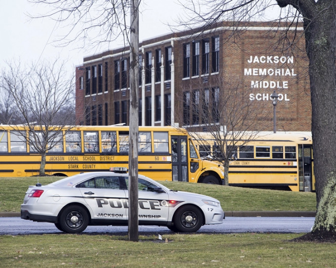 事發地點是俄亥俄州馬西隆鎮附近的杰克遜中學。AP