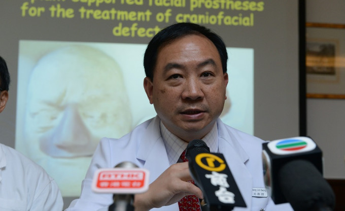被告分別為香港大學及時任港大牙醫學院口腔及頜面外科講座教授張念光。資料圖片