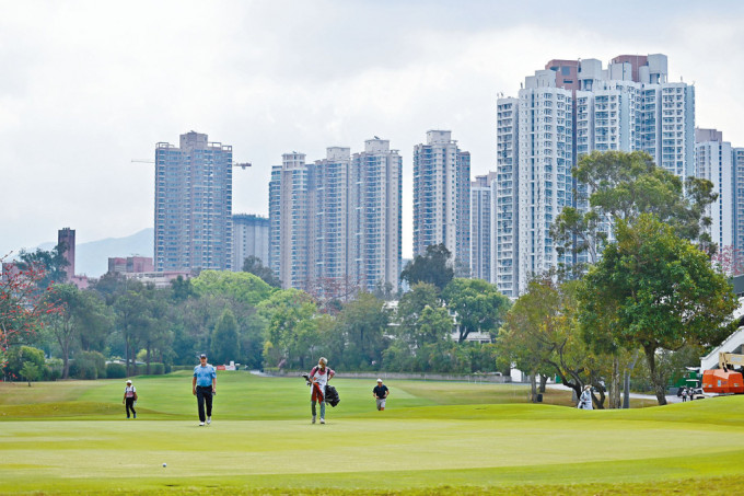 葉劉淑儀重申反對收回粉嶺高爾夫球場土地，指此舉會令香港失去高球樞紐地位。