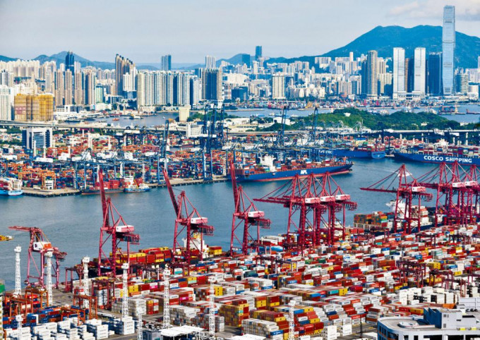 本港六月出口货值三千八百零七亿元，按年跌百分之六点四。