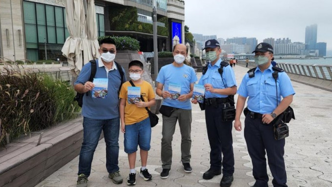 民航处联同警方在多区的无人机飞行热点和维港沿岸进行宣传活动。 ( 民航处及警方提供照片 )