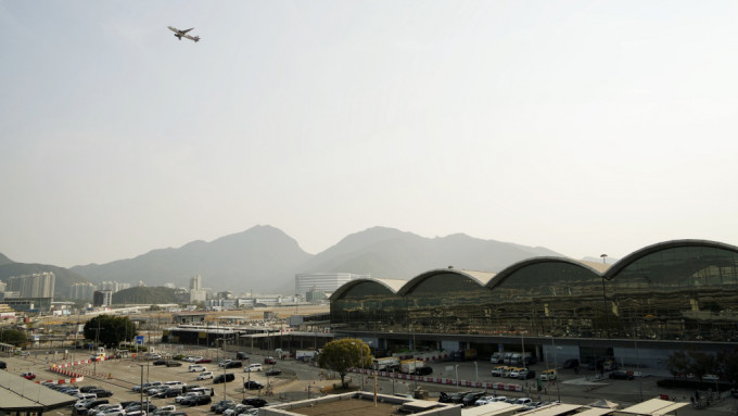 香港机场管理局在标准普尔全球评级的环境、社会和管治（ESG）评级中，获满分100分的75分，高于去年首次评分的74分。资料图片