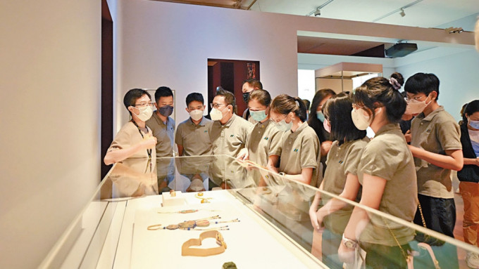 六十多名「更生先鋒領袖」學員，參觀香港故宮文化博物館。