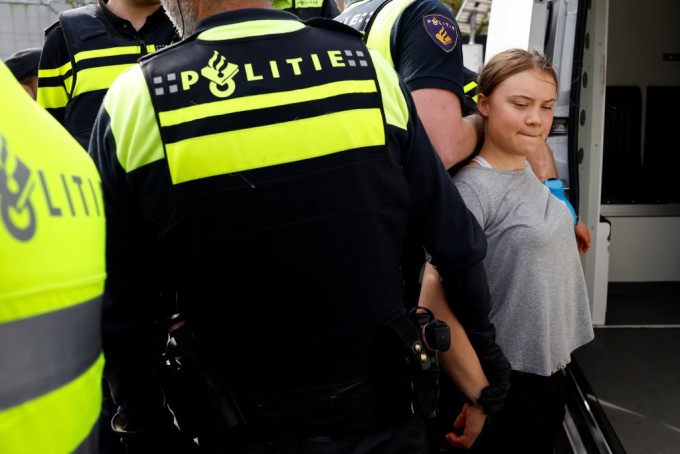 瑞典「環保少女」荷蘭海牙示威兩次被拘留。路透社