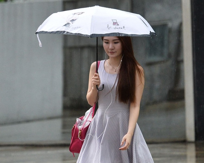 天文台表示，短期内香港广泛地区可能受大雨影响。