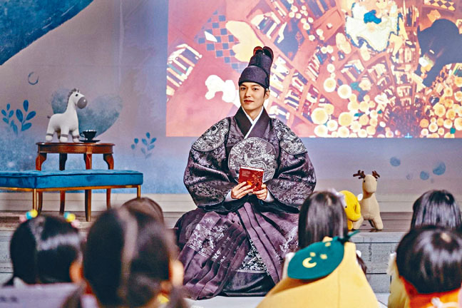 ■李敏鎬在劇中扮演穿梭古今的皇帝角色，更以皇帝look講故事。