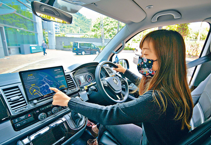 車聯網技術可提醒駕駛者各項道路資訊，提升交通安全。