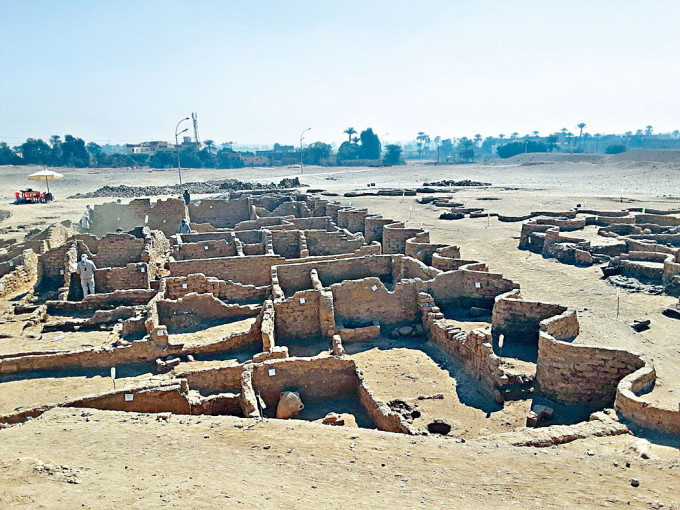 ■埃及樂蜀發現的古城遺址距今三千多年。