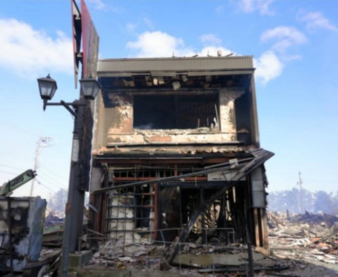 石川县强震令轮岛朝市通陷火海 ，永井豪纪念馆也遭焚毁。X平台