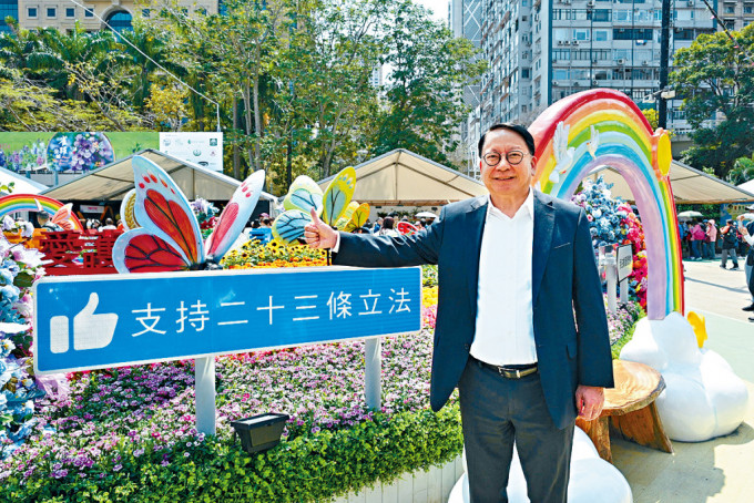 政務司司長陳國基昨參觀香港花卉展，並表示香港的未來就如花卉一樣「開得這麼燦爛」。