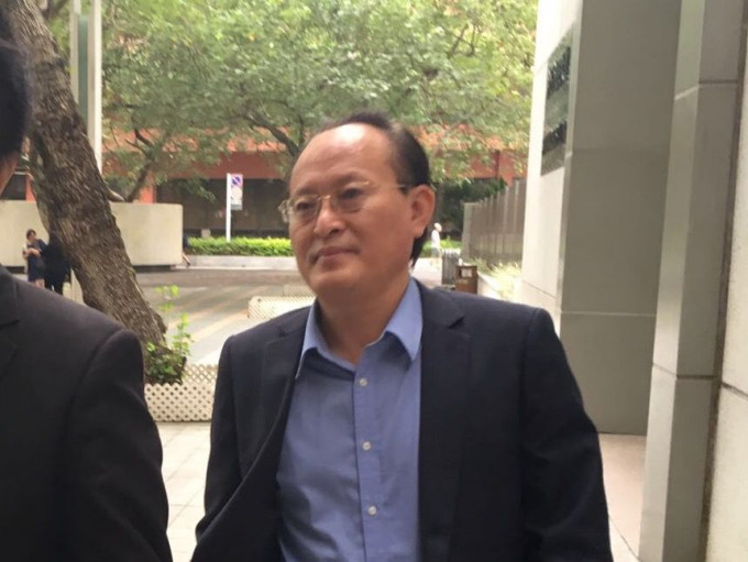 时任董事司荣彬涉嫌当时纵容亚视拖欠29名员工、共73万港元薪金，事后遭劳工处票控共44罪。