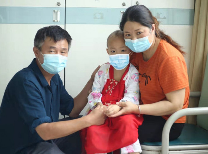 5歲幼女患白血病，無助的母親向公眾求助。