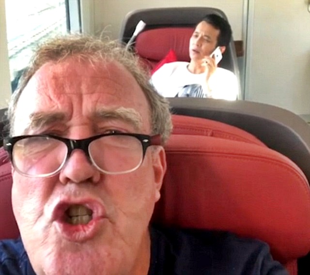 英國著名汽車節目主持人Jeremy Clarkson坐中國高鐵時，遇到一名大叔高聲講電話數小時。影片截圖