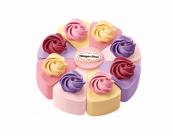 Häagen-Dazs全新母亲节蛋糕花之幸福轮（$669），由8小件蛋糕组合而成，更配搭士多啤梨雪糕、夏威夷果仁雪糕、比利时朱古力雪糕及季节限定的玫瑰红桑子荔枝雪糕。