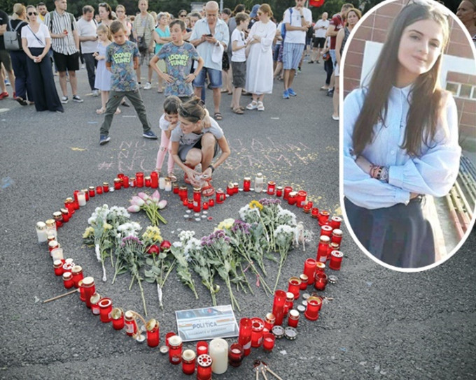 示威者哀悼遇害少女默切沙努（小图，网图）。AP