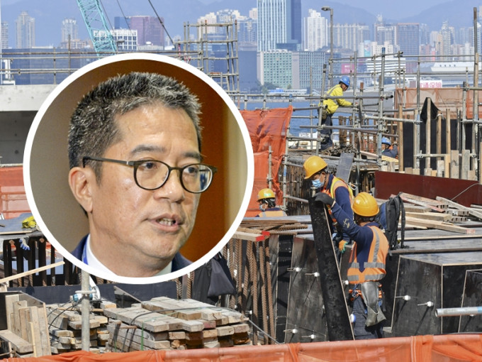 黃偉綸（小圖）指建造業議會聯同香港建造商會，正研究要求工人出入地盤時，須出示檢測陰性結果證明。資料圖片