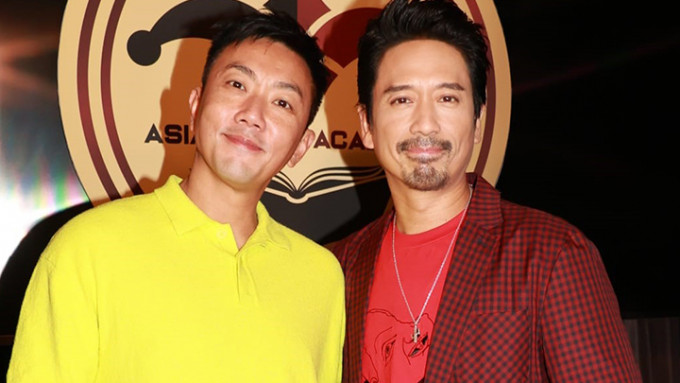 劉浩龍（左）與郭偉亮到銅鑼灣出席亞洲撲克學院活動。