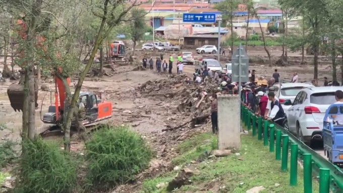 青海西寧發生山洪，兩個鄉鎮6個村1517戶6245人受災。