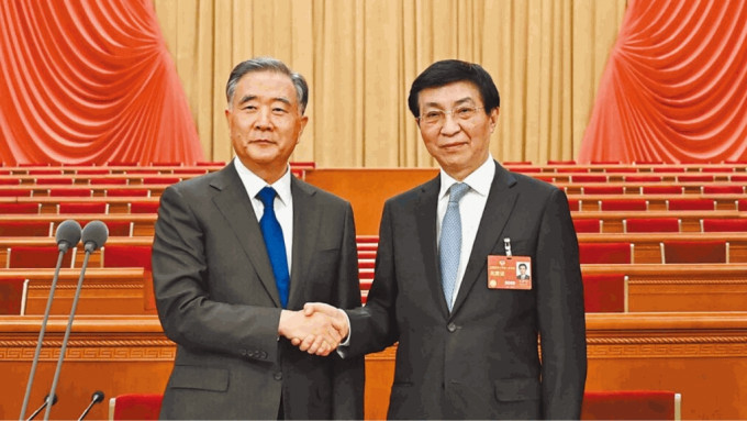 王滬寧（右）接替汪洋（左）出任政協主席。