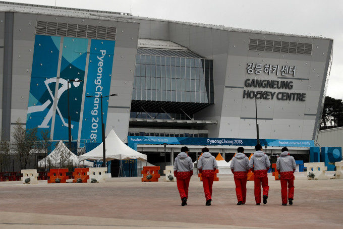 南韩平昌冬季奥运被批评接驳火车爆满以及当地英语不通。AP图片