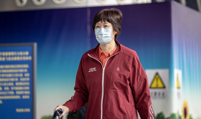 郎平教练领军前往意大利作赛。 中国女排官方微博图片