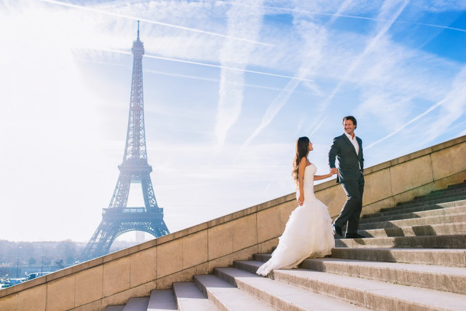 英單親母為赴巴黎結婚獨留兩子在家。網上示意圖片