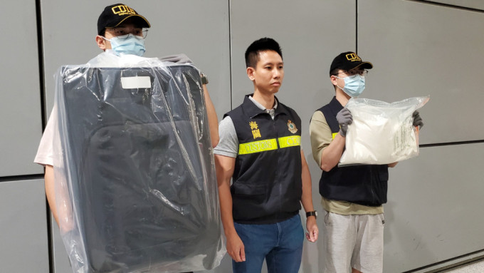 海關拘巴西旅客涉行李篋販毒 夾層藏320萬元可卡因