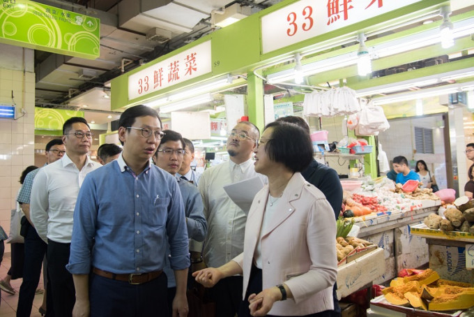 陳肇始表示，預留了20億元作街市現代化計劃。資料圖片